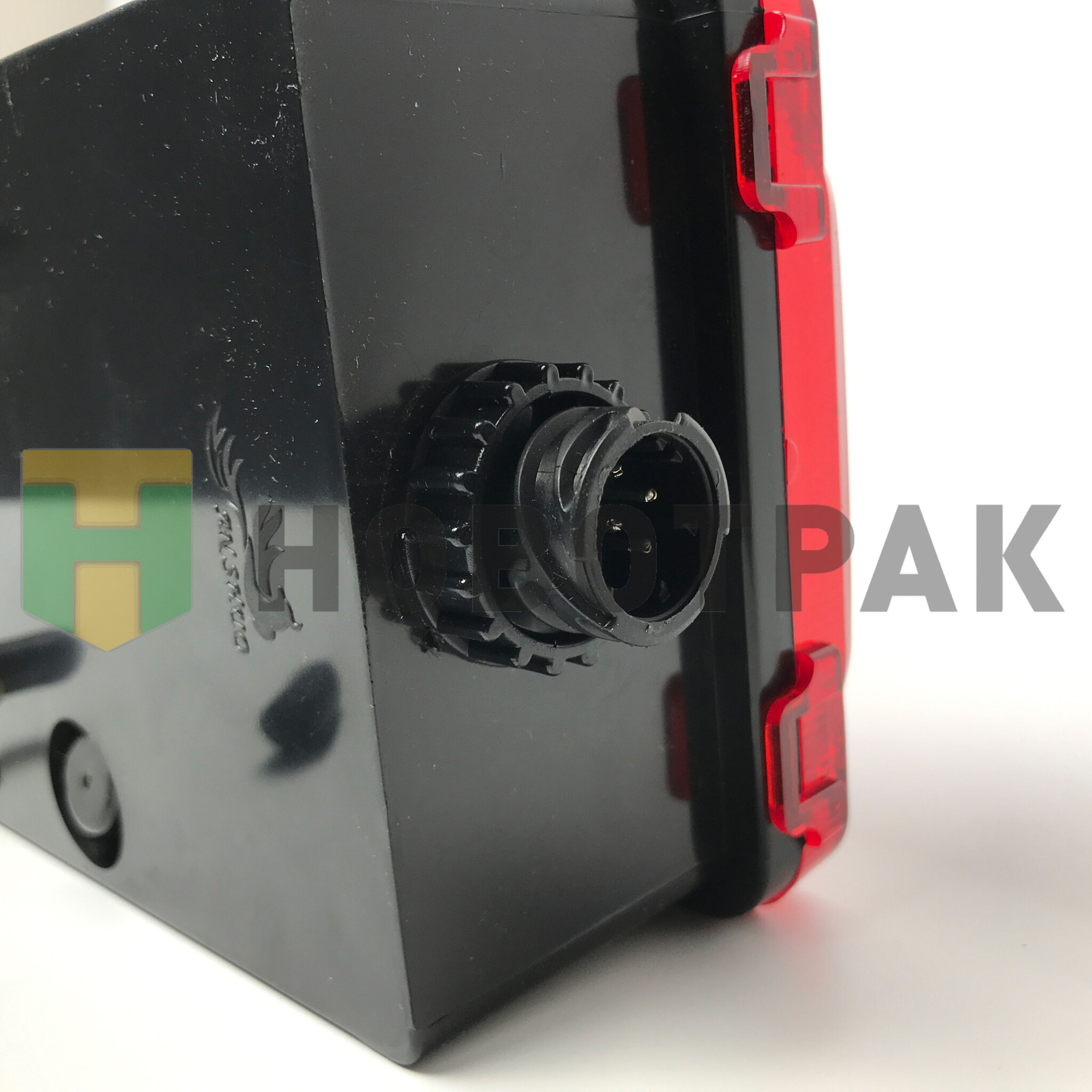 Bxwg9925810002 Фонарь задний правый (с лампами, диод.габариты) SITRAK впаянные стекла