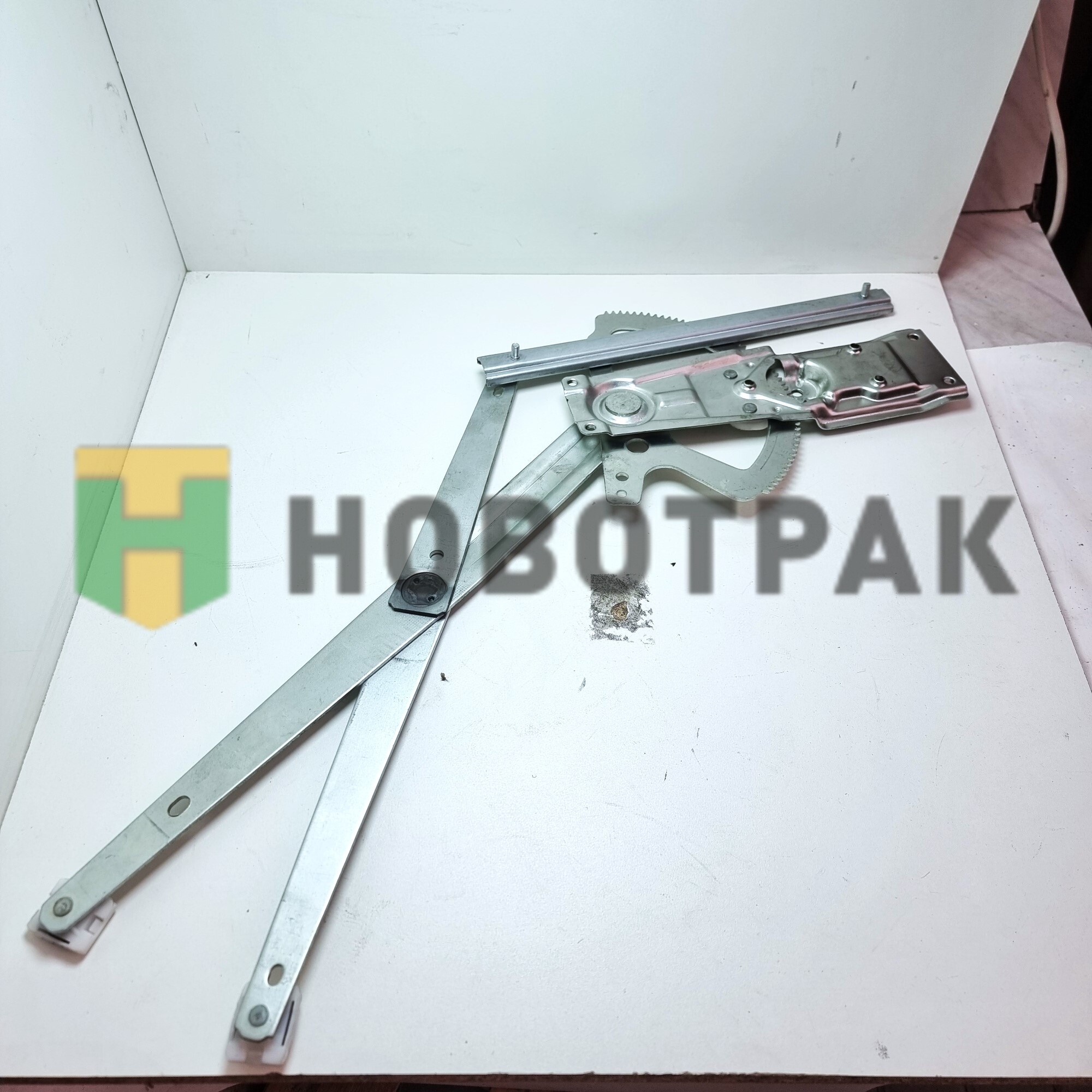 Стеклоподъемник электрический MB Actros левый 461924