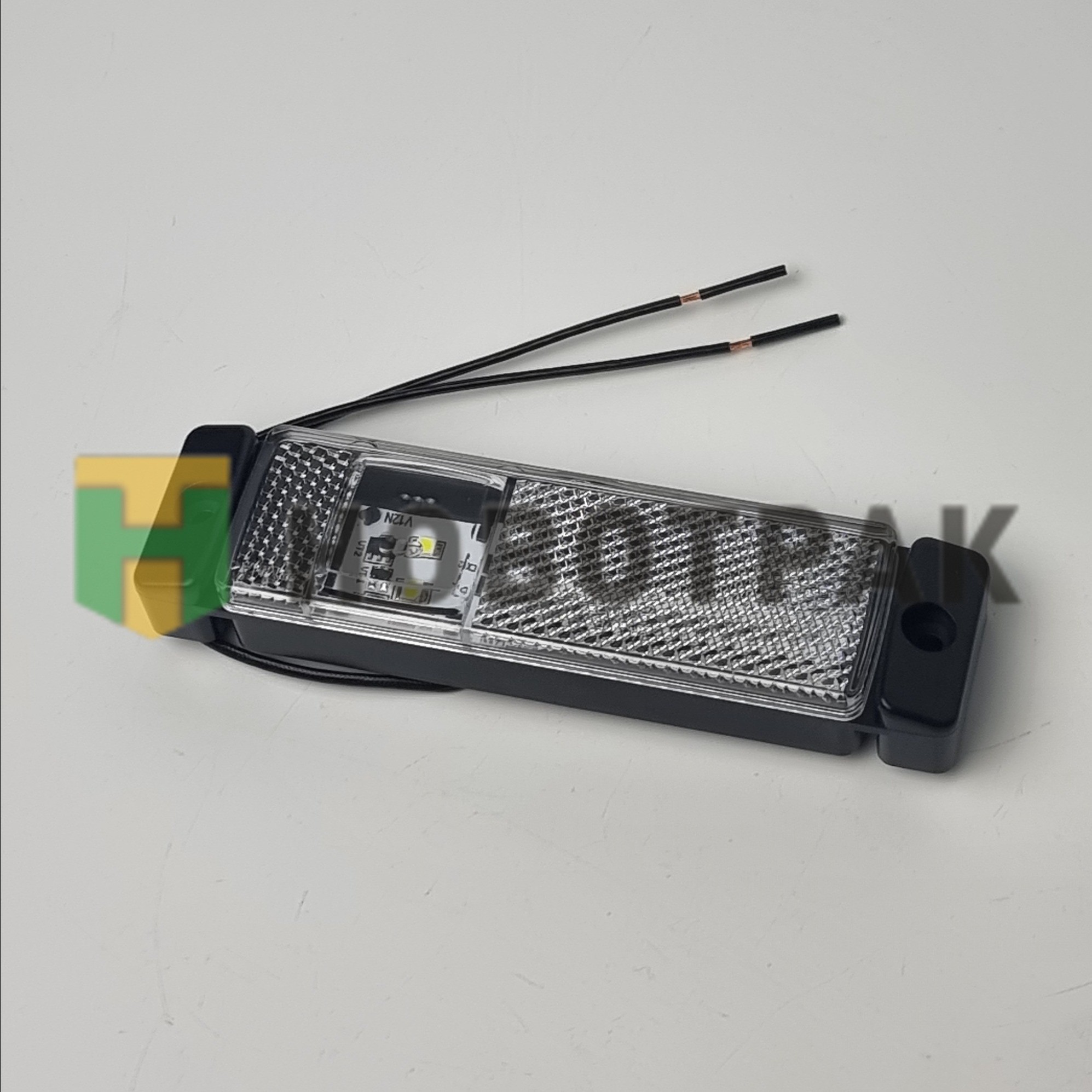 Фонарь габаритный прозрачный LED 011373102
