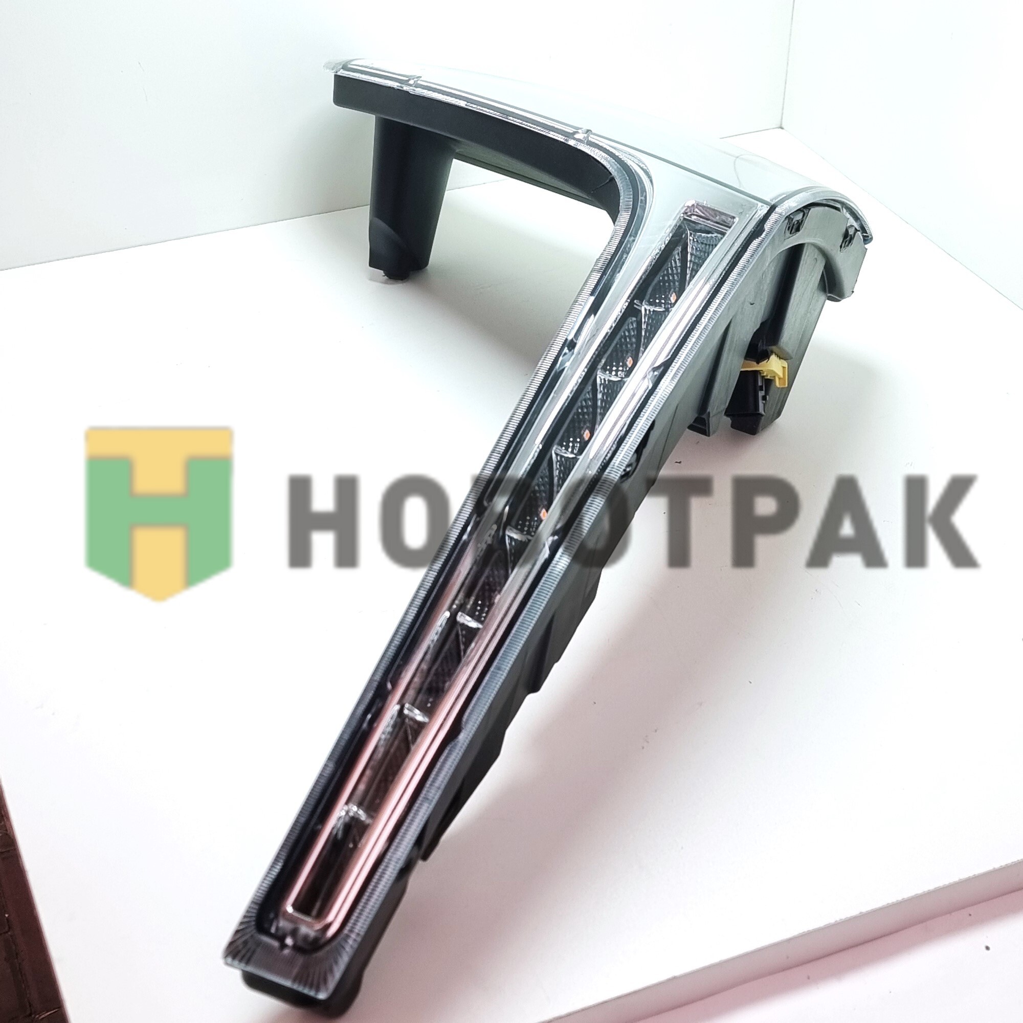 Указатель поворота RVI Premium/Lander левый 7482622233 AYFAR