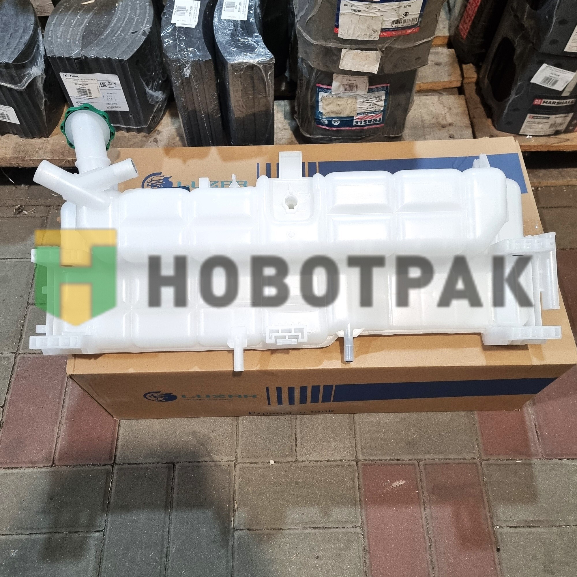 Бачок расширительный КАМАЗ-5490 AXOR II LET1570
