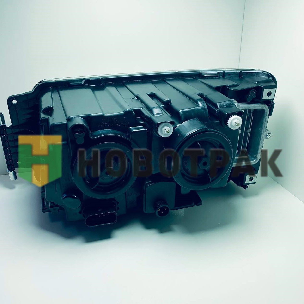 Фара головного света правая КАМАЗ NEO