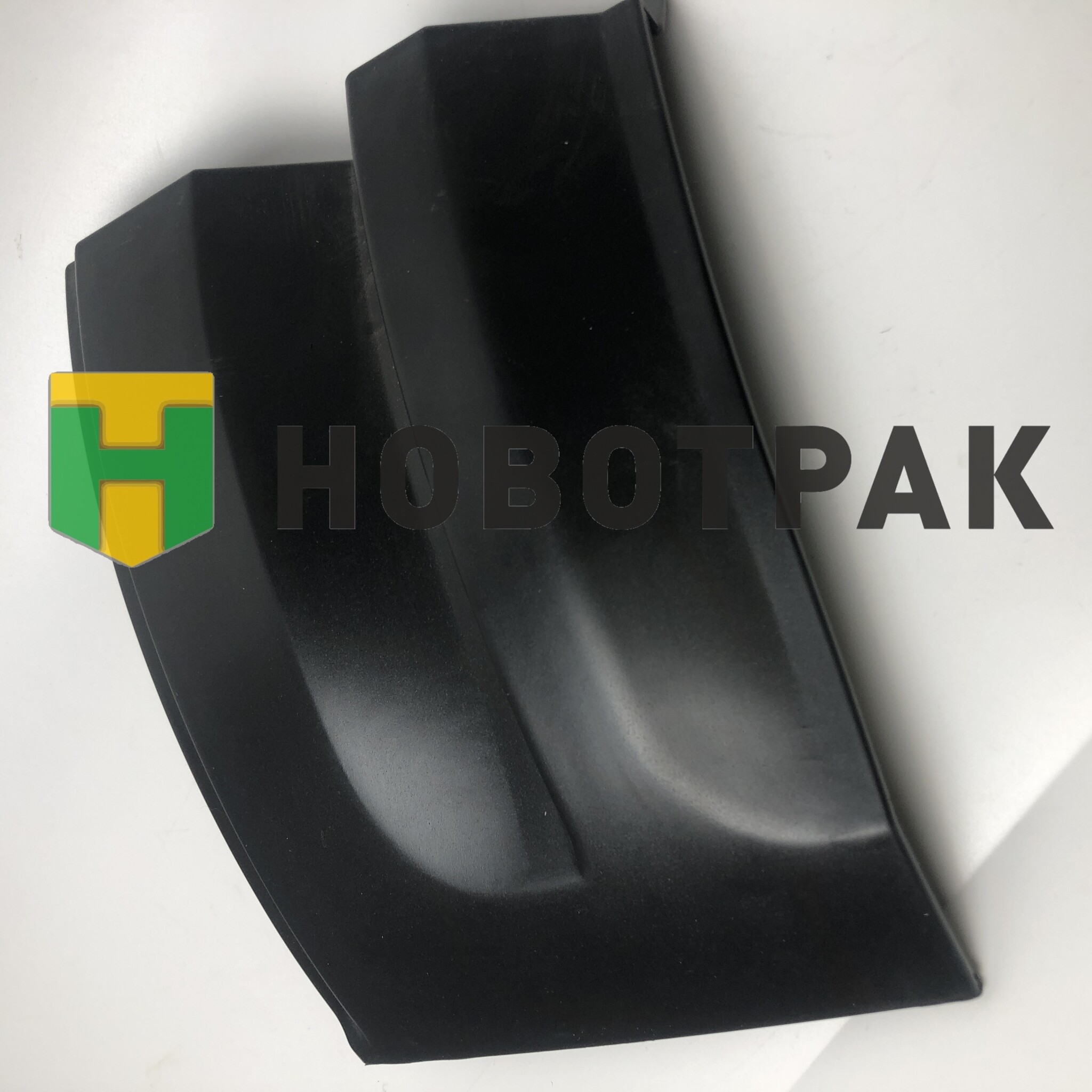 Накладка на угол кабины левая (черная) MB T406061