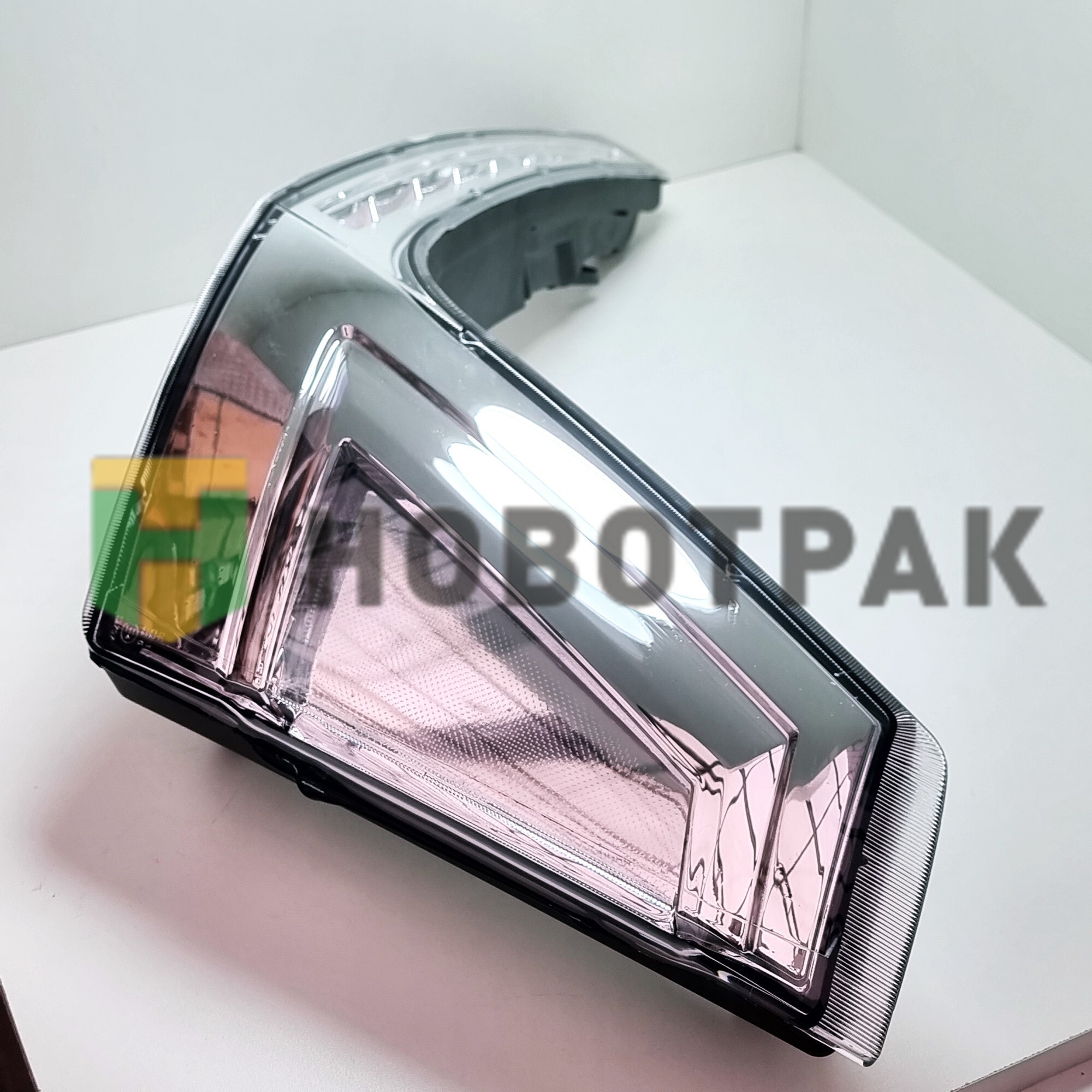 Указатель поворота RVI Premium/Lander левый 7482622233 AYFAR