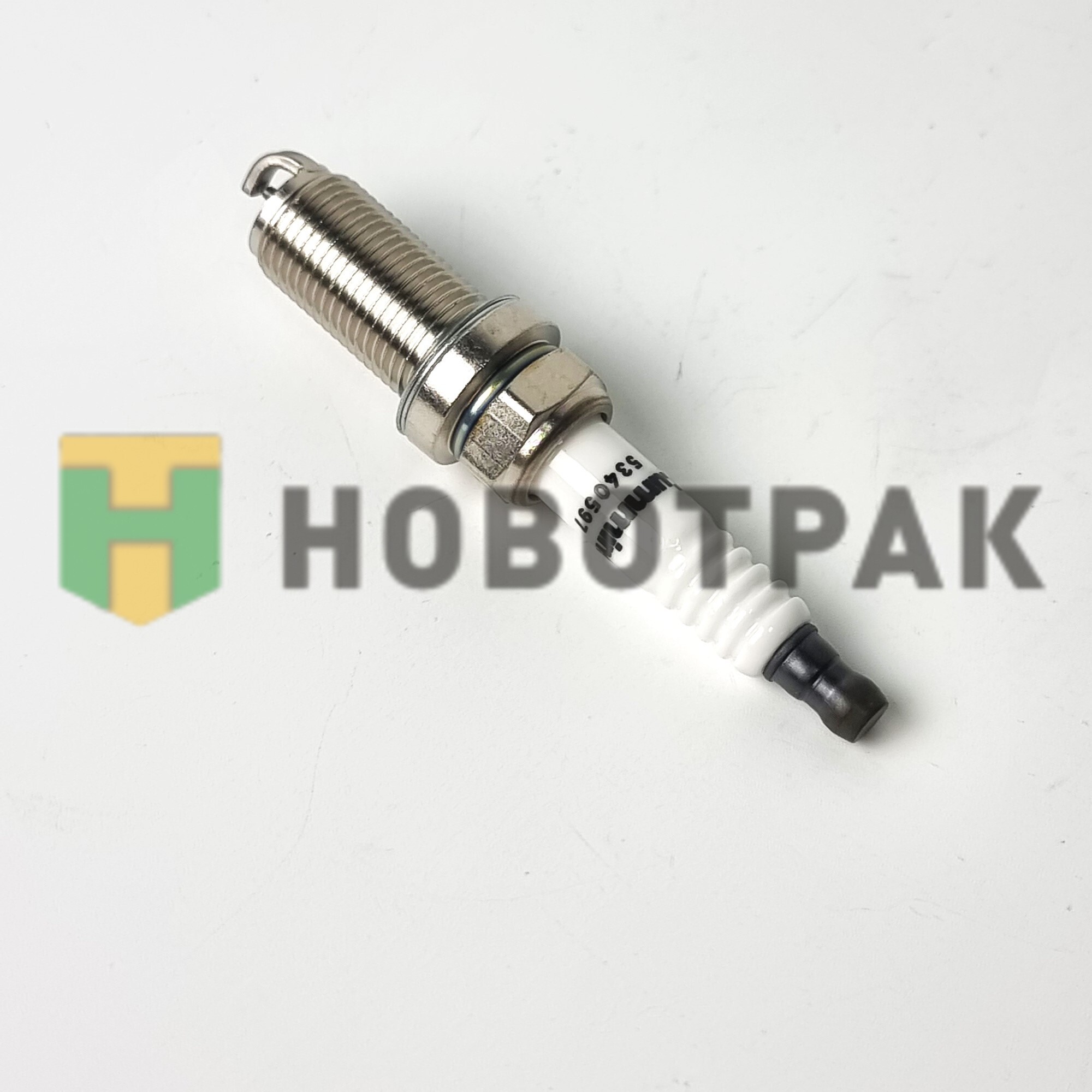 Свеча зажигания КАВЗ с дв. CUMMINS BGE (комплект с колпачком)