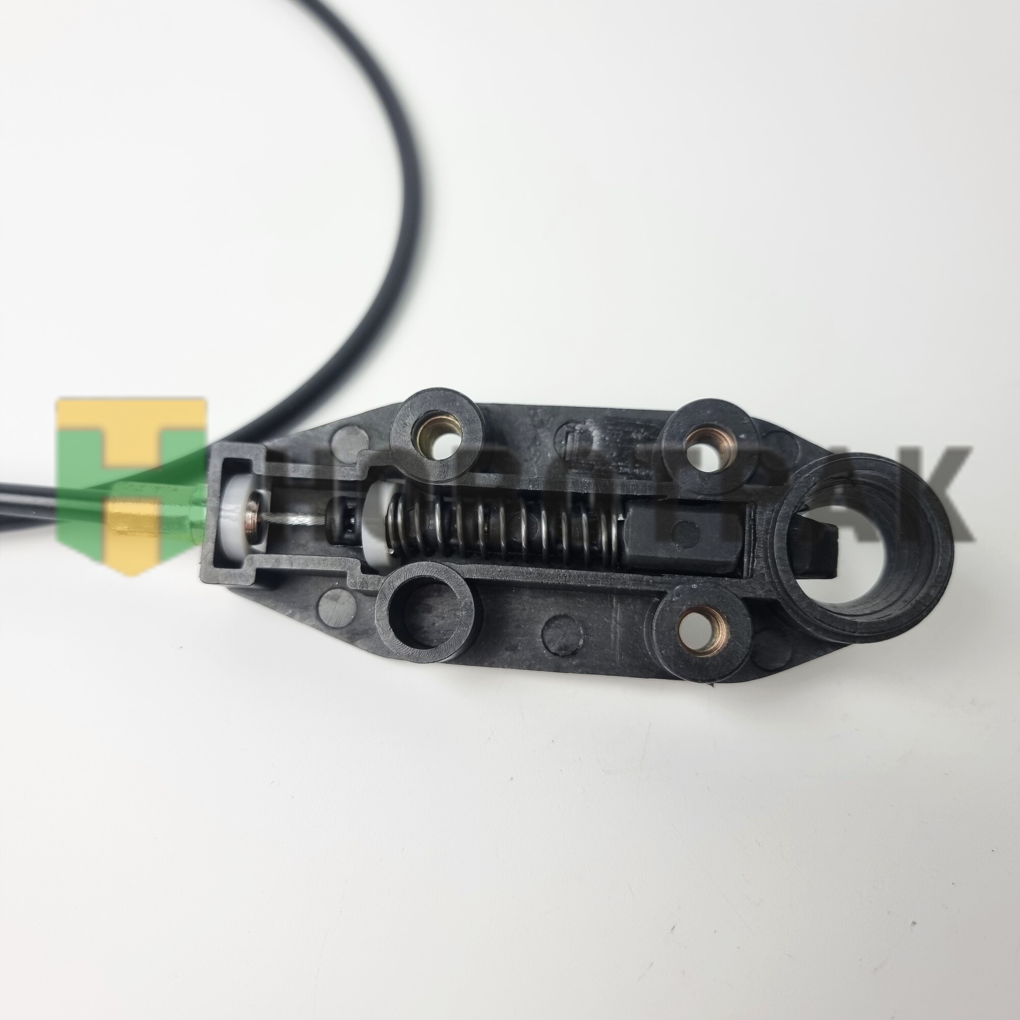 Трос с замком правого бардачка RVI 5001867446
