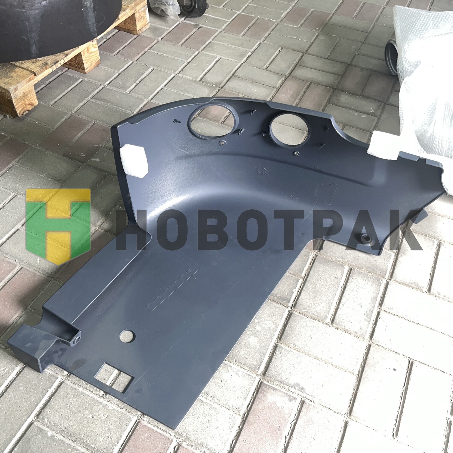 Угол бампера левый низкий SCANIA 4/5 SK430011001