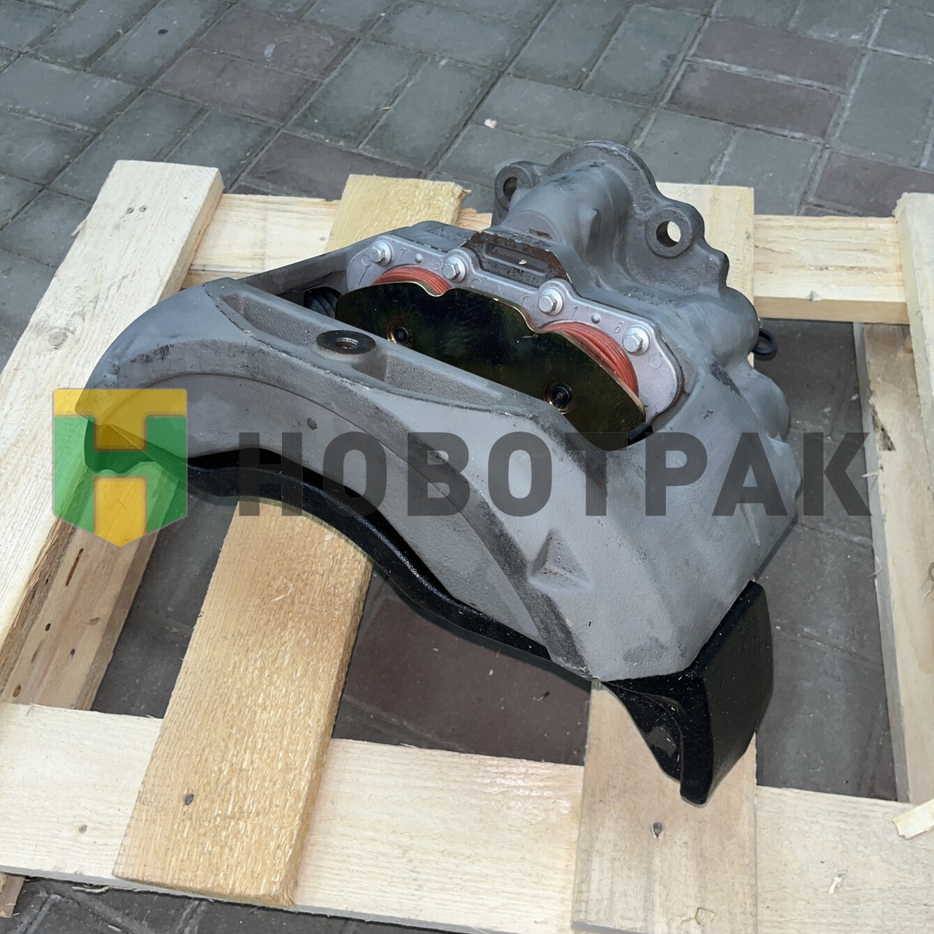 Суппорт тормозной задний правый MCY13 Sitrak AZ4007444220