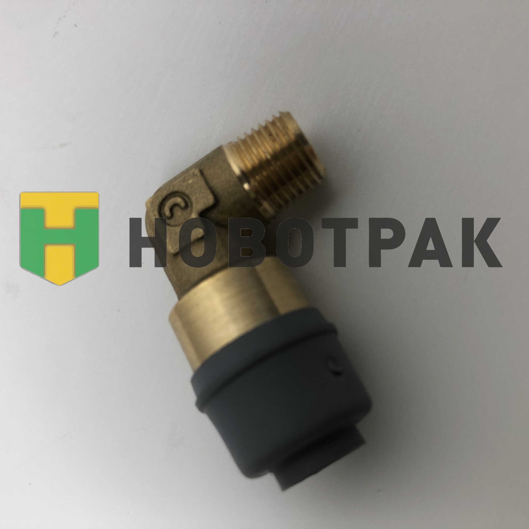Фитинг угловой (латунь) 8-1/8 D65000502S