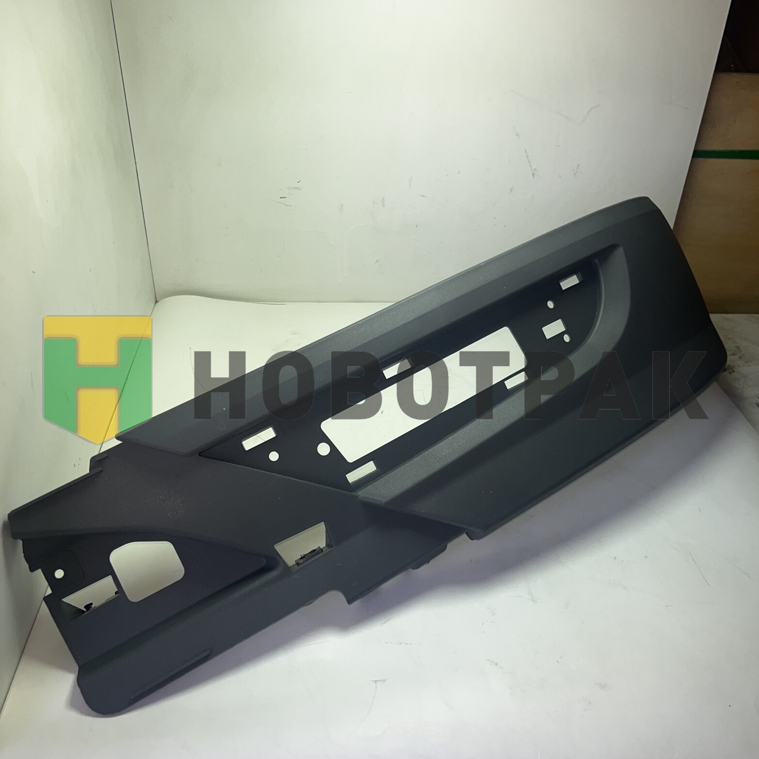 Угол бампера левый MB Actros MP3 18100557