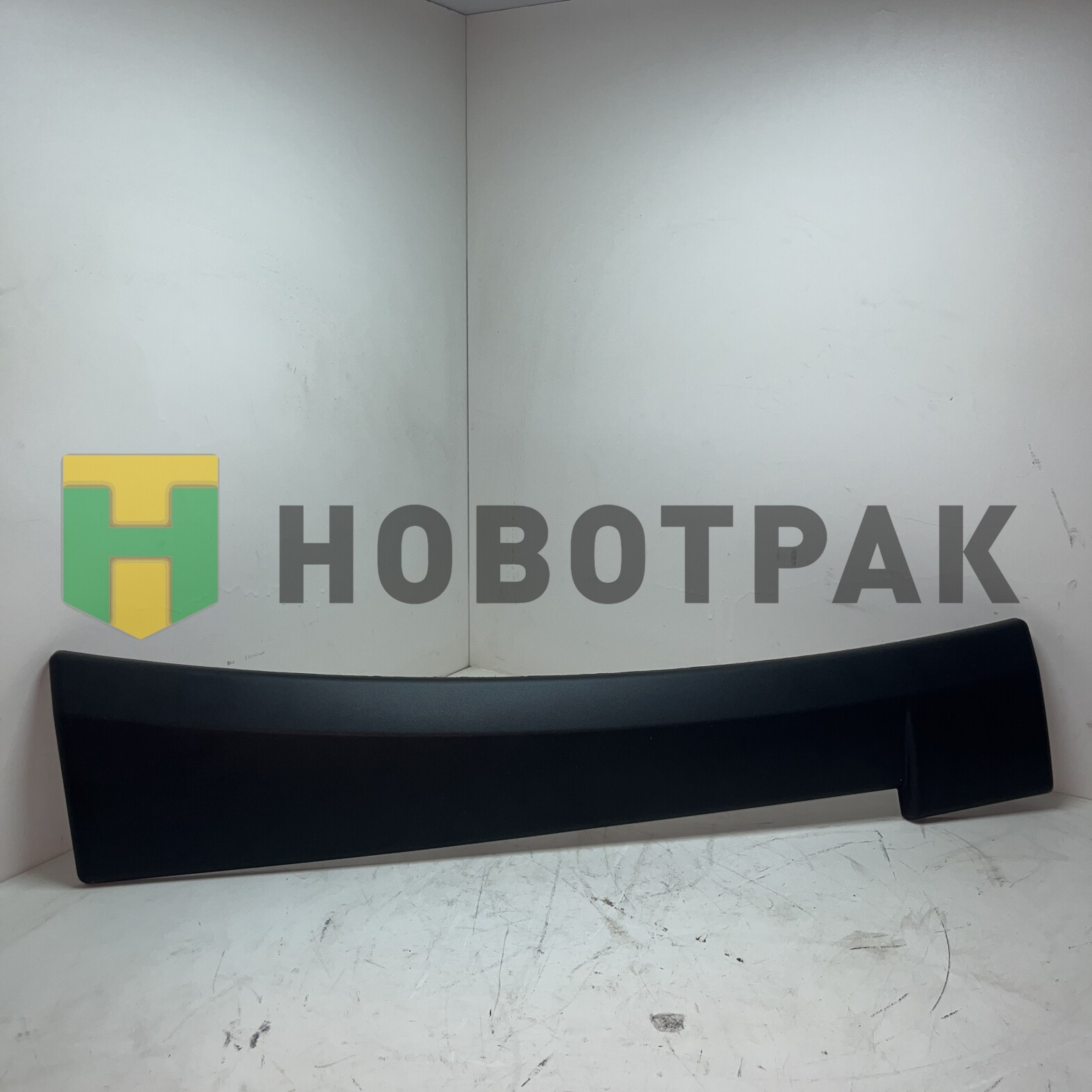 Накладка корпуса левой подножки RVI 7423588902