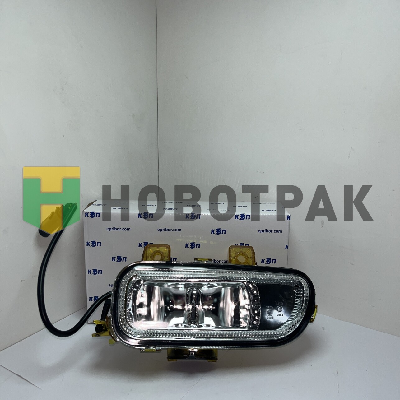 Фара противотуманная левая КАМАЗ-5490/Axor 9408200056