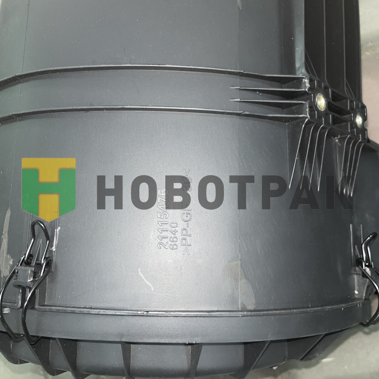 Корпус воздушного фильтра Renault T-series 7421243180