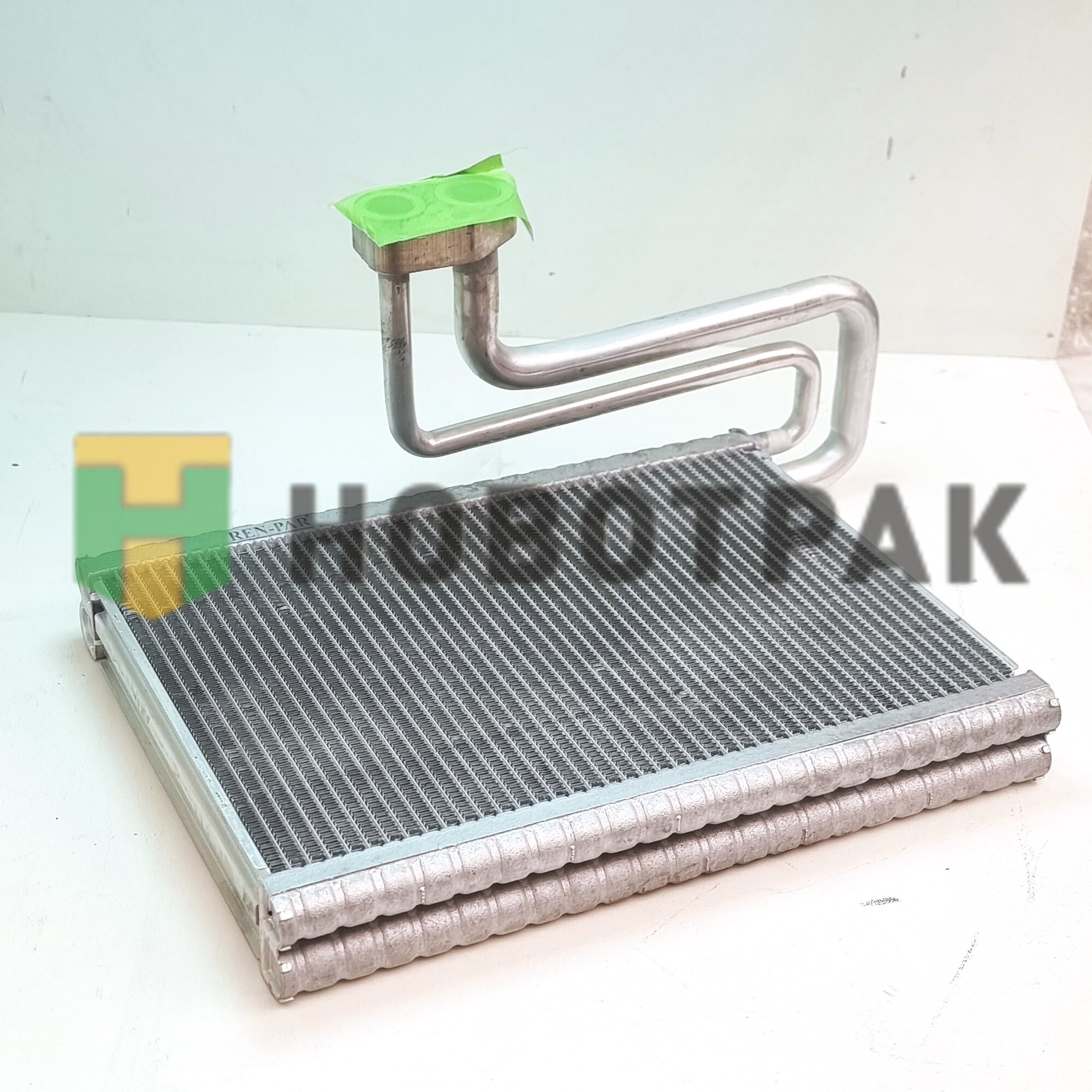 Испаритель кондиционера RVI/VOLVO 82348991