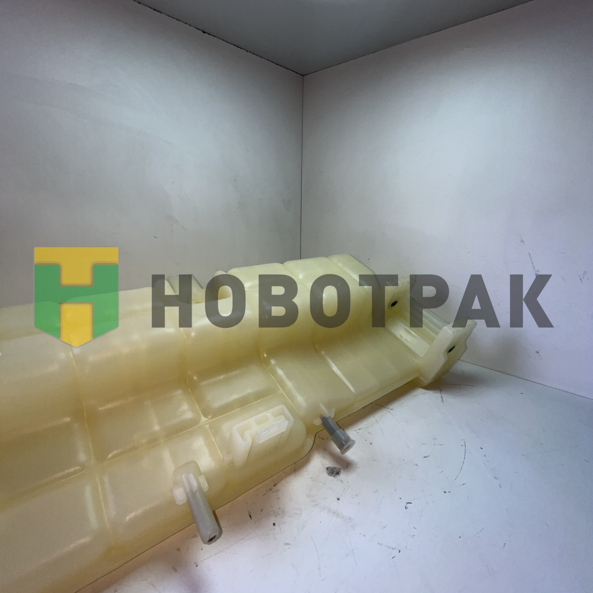 Бачок расширительный системы охлаждения КАМАЗ-5490 MERCEDES Axor 2