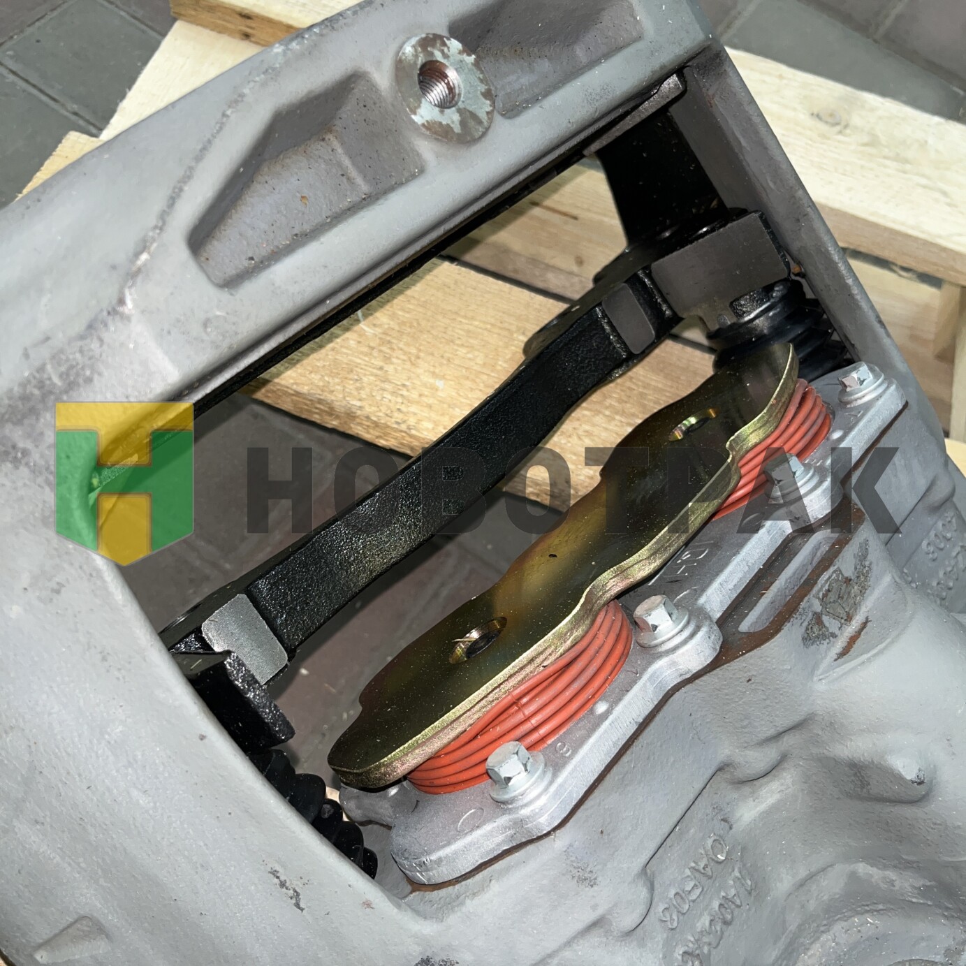 Суппорт тормозной задний правый MCY13 Sitrak AZ4007444220