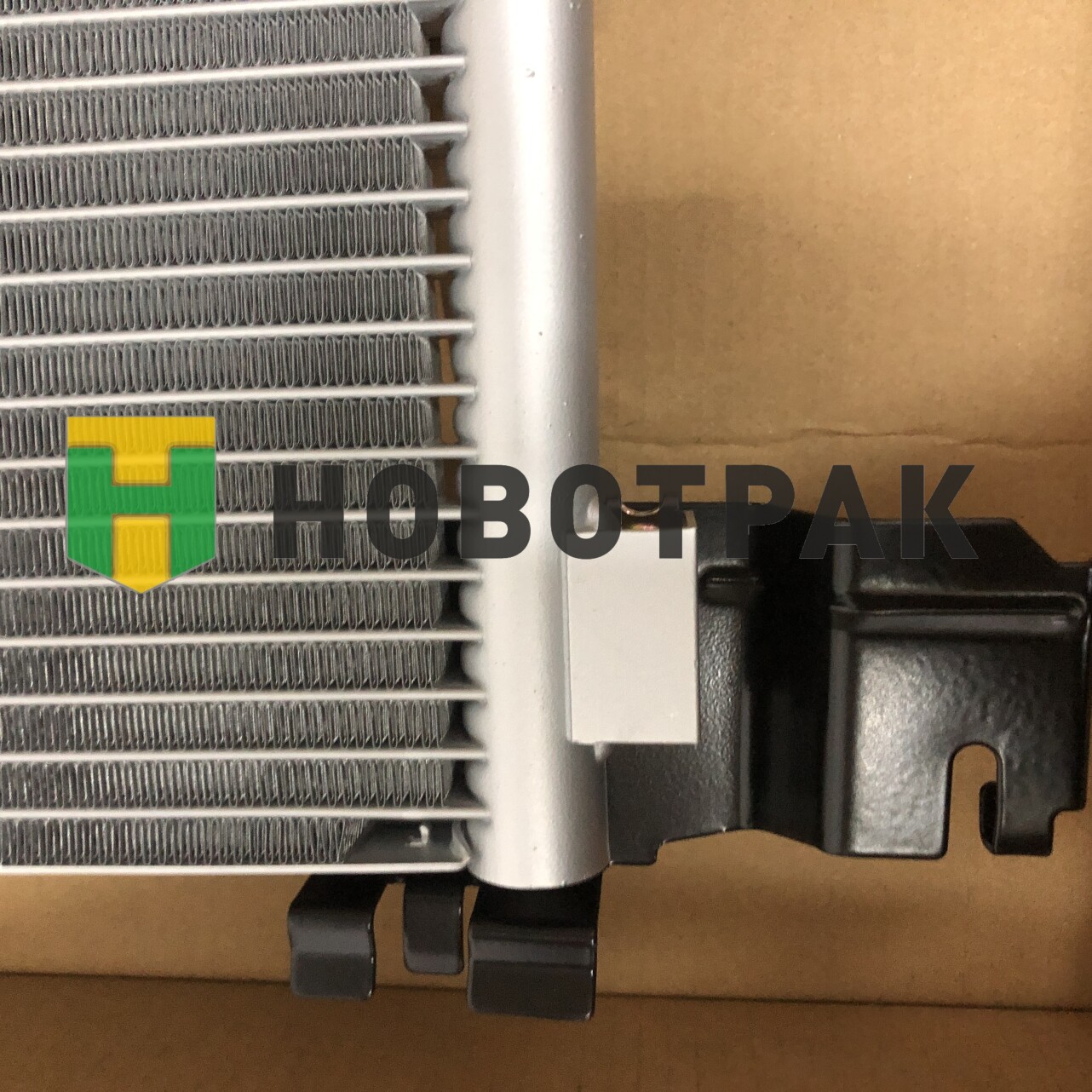 Радиатор кондиционера 673x457x22 MB Actros, Axor