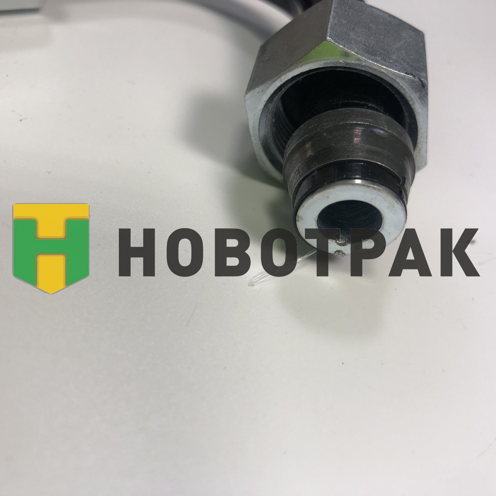 Трубка охлаждающей жидкости компрессора IVECO 504141086